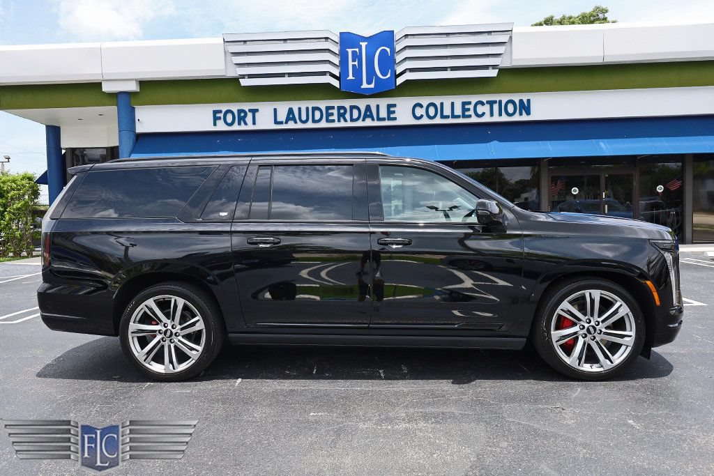 Used 2026 Cadillac Escalade ESV Platinum Sport AWD/4WD image 2