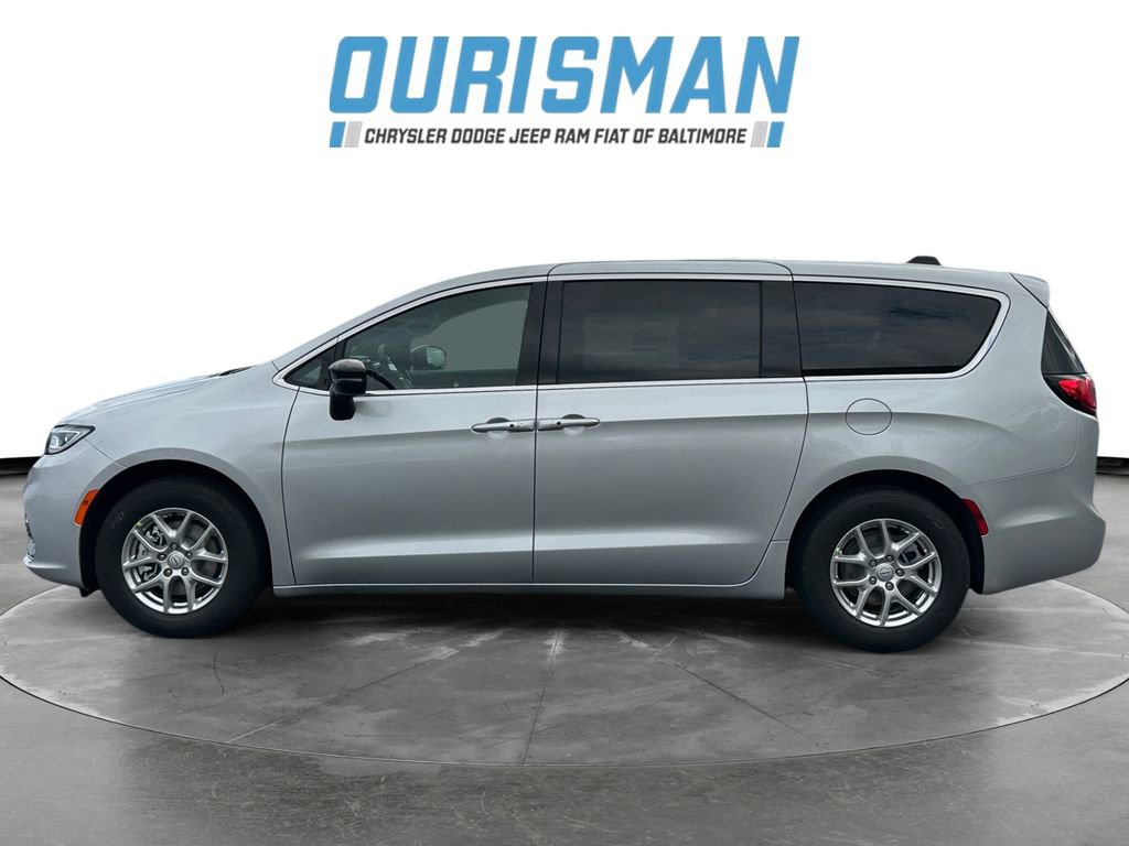 New 2026 Chrysler Pacifica Select image 3