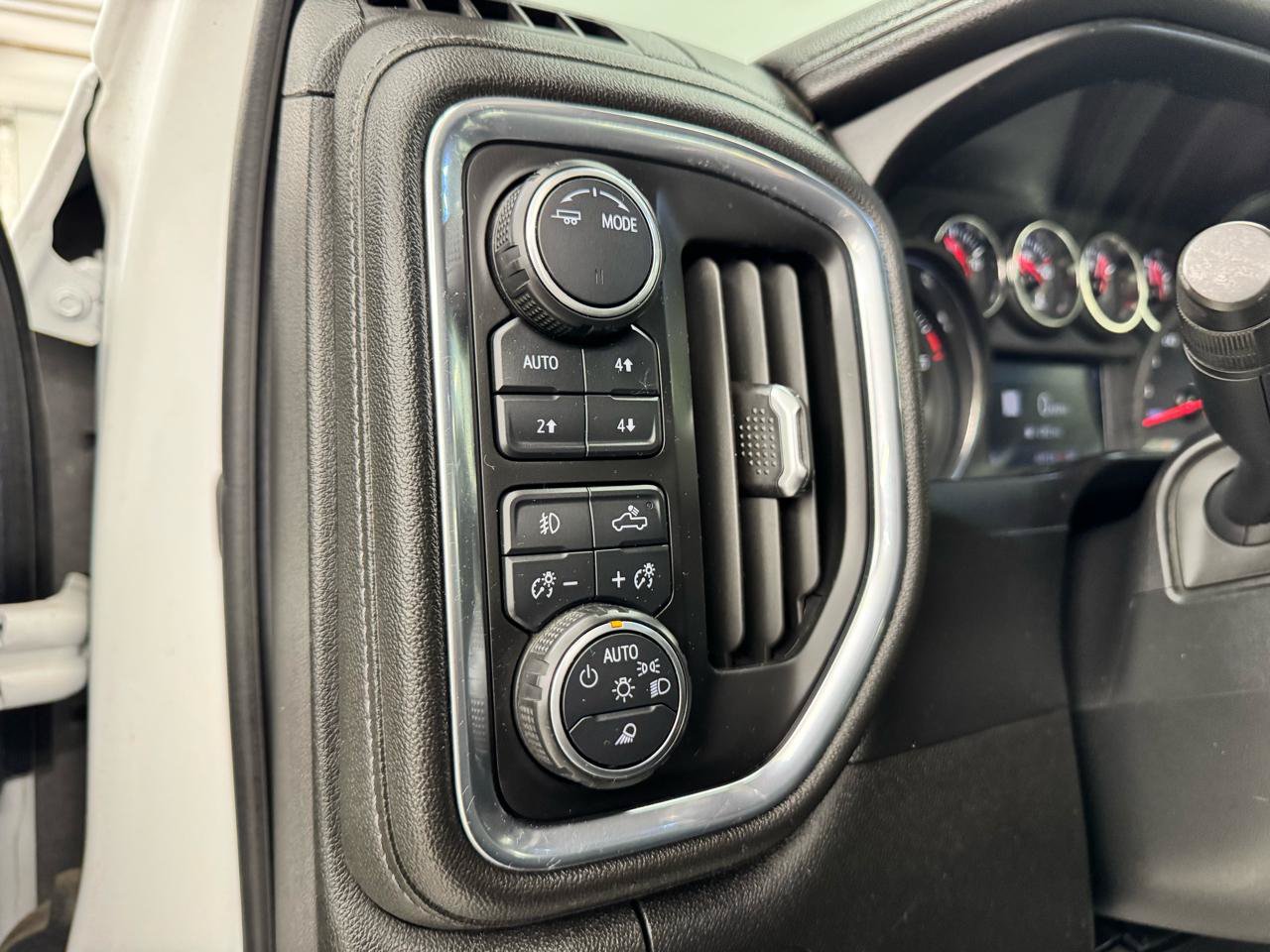 Used 2021 Chevrolet Silverado 2500 LTZ w/ LTZ Plus Package AWD/4WD image 12