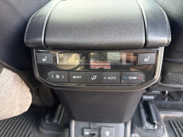 Used 2023 Toyota Highlander Platinum FWD image 26