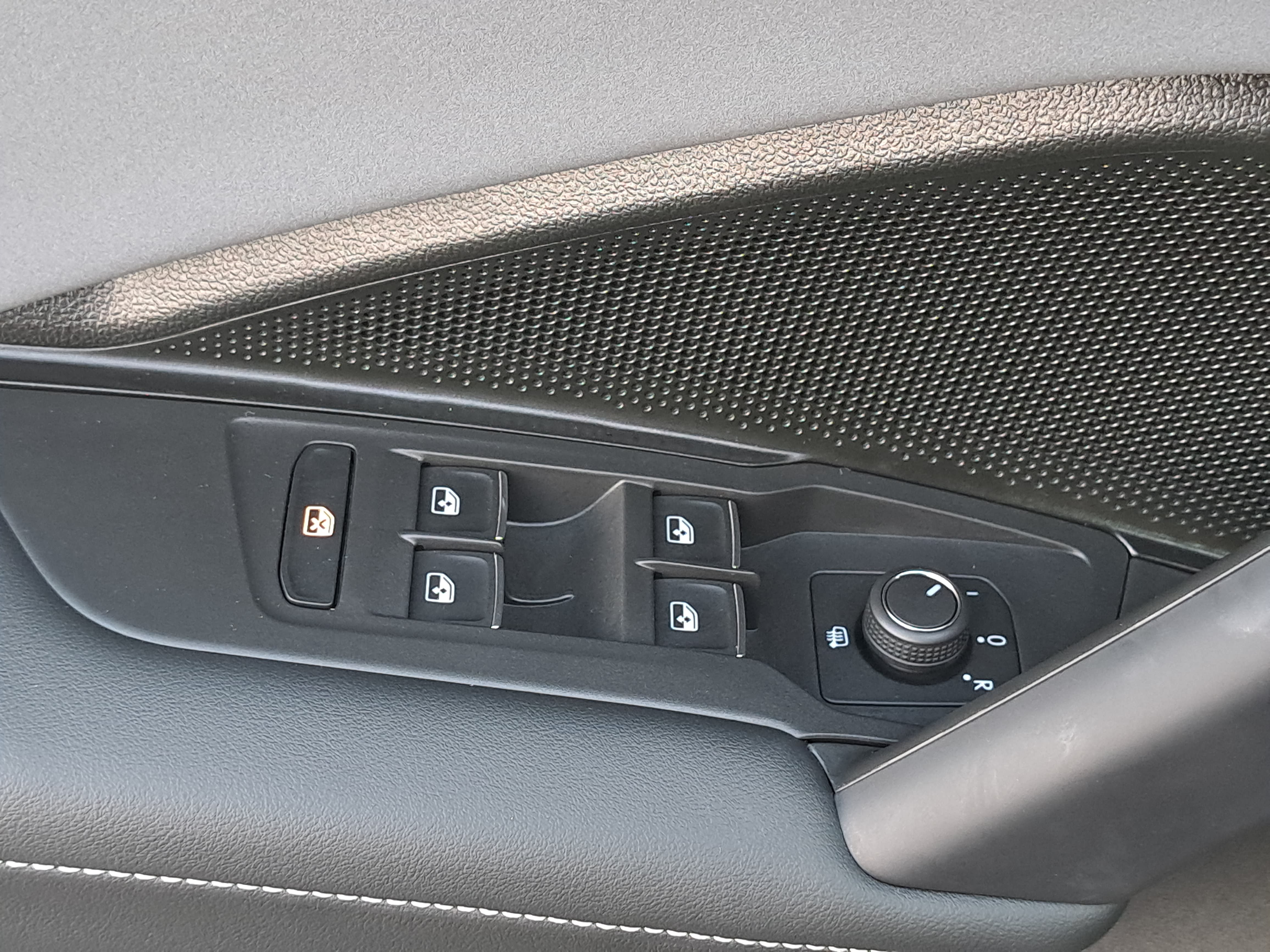 Used 2026 Volkswagen Tiguan SE FWD image 29