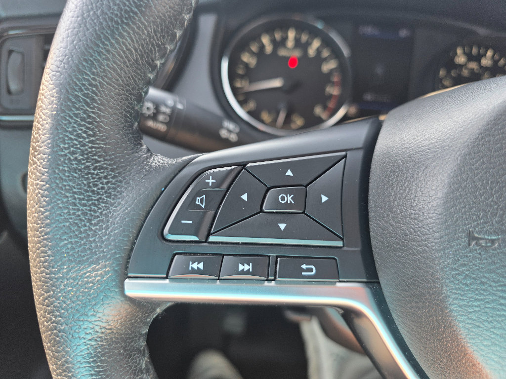 Used 2020 Nissan Rogue SV image 21