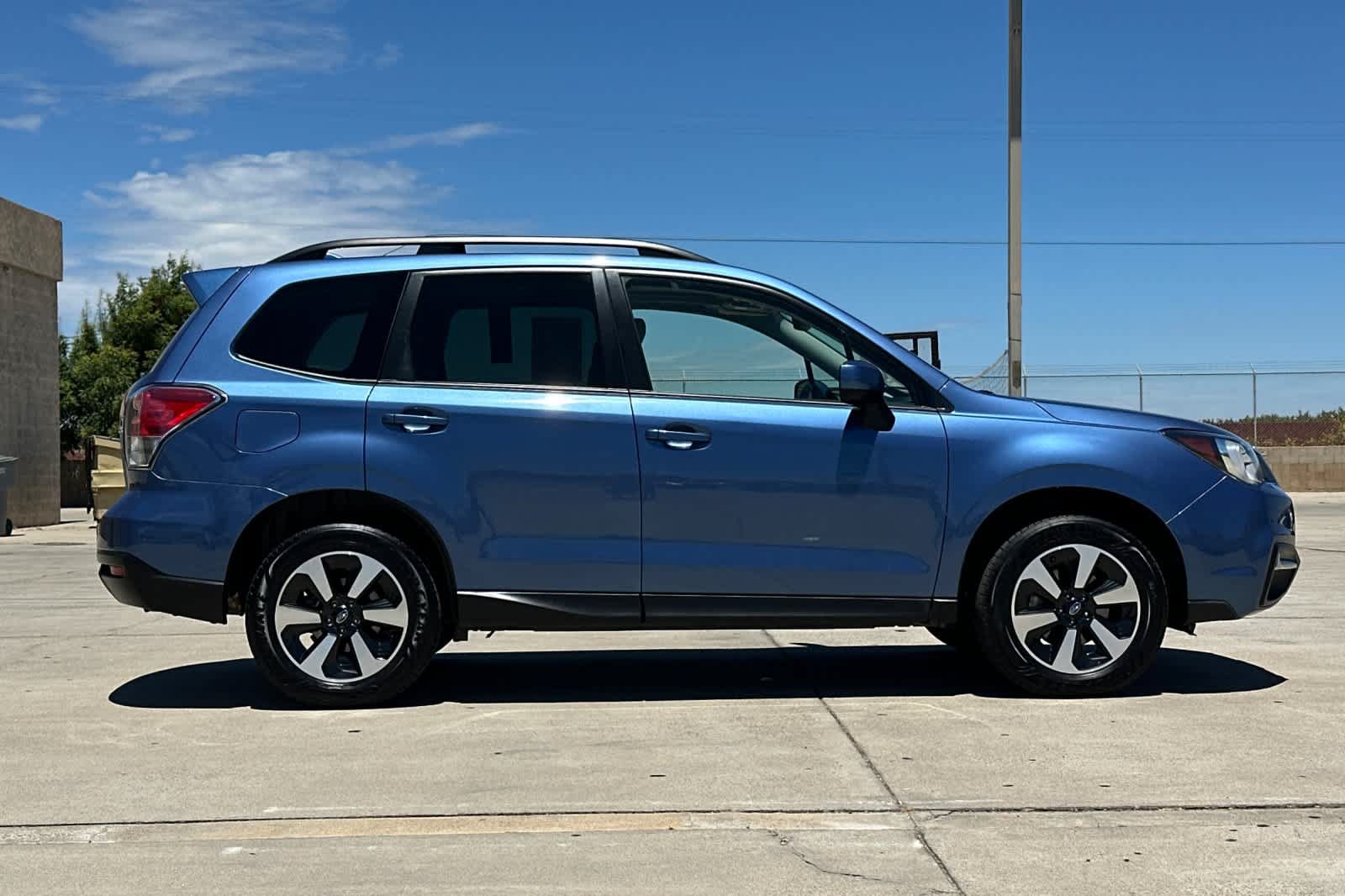 Used 2018 Subaru Forester 2.5i Premium w/ All-Weather Package AWD/4WD image 2