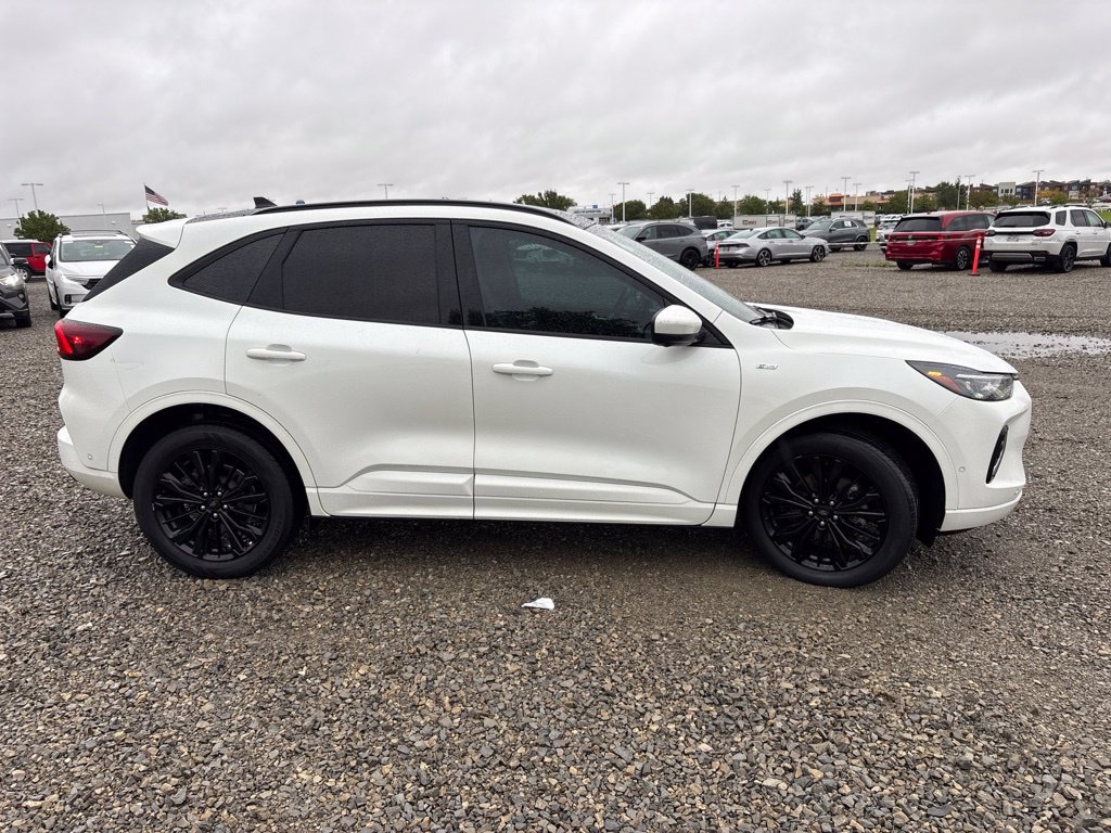 Used 2023 Ford Escape ST-Line Elite w/ Premium Technology Package AWD/4WD image 12