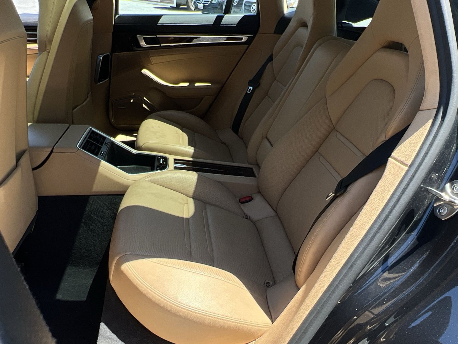 Used 2018 Porsche Panamera RWD image 30