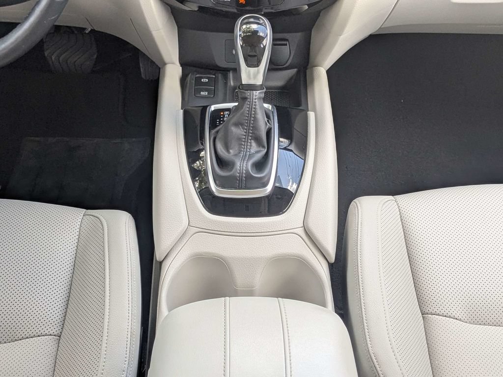 Used 2022 Nissan Rogue Sport SL w/ Premium Package FWD image 18