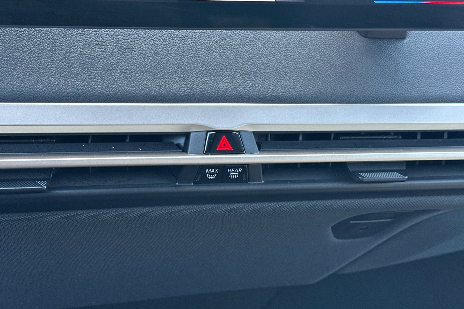 Used 2025 BMW iX xDrive50 image 28