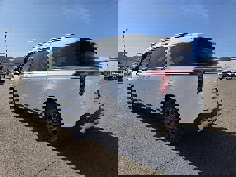 New 2026 Kia Carnival SX image 4