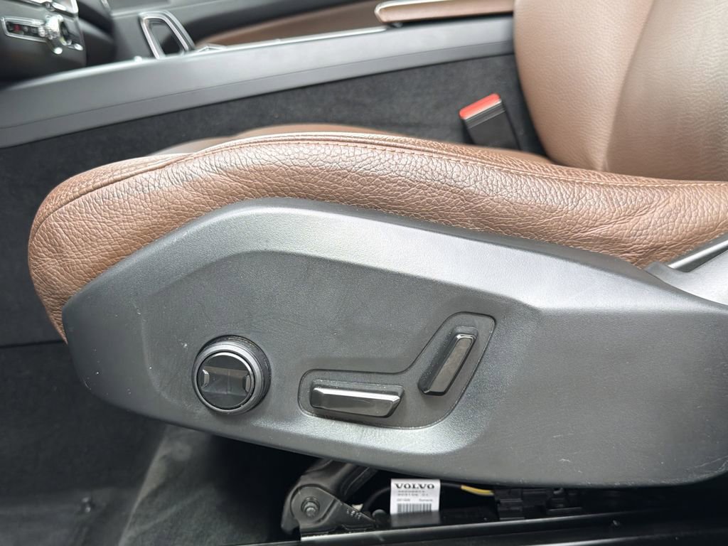 Used 2023 Volvo XC60 T8 Plus image 23