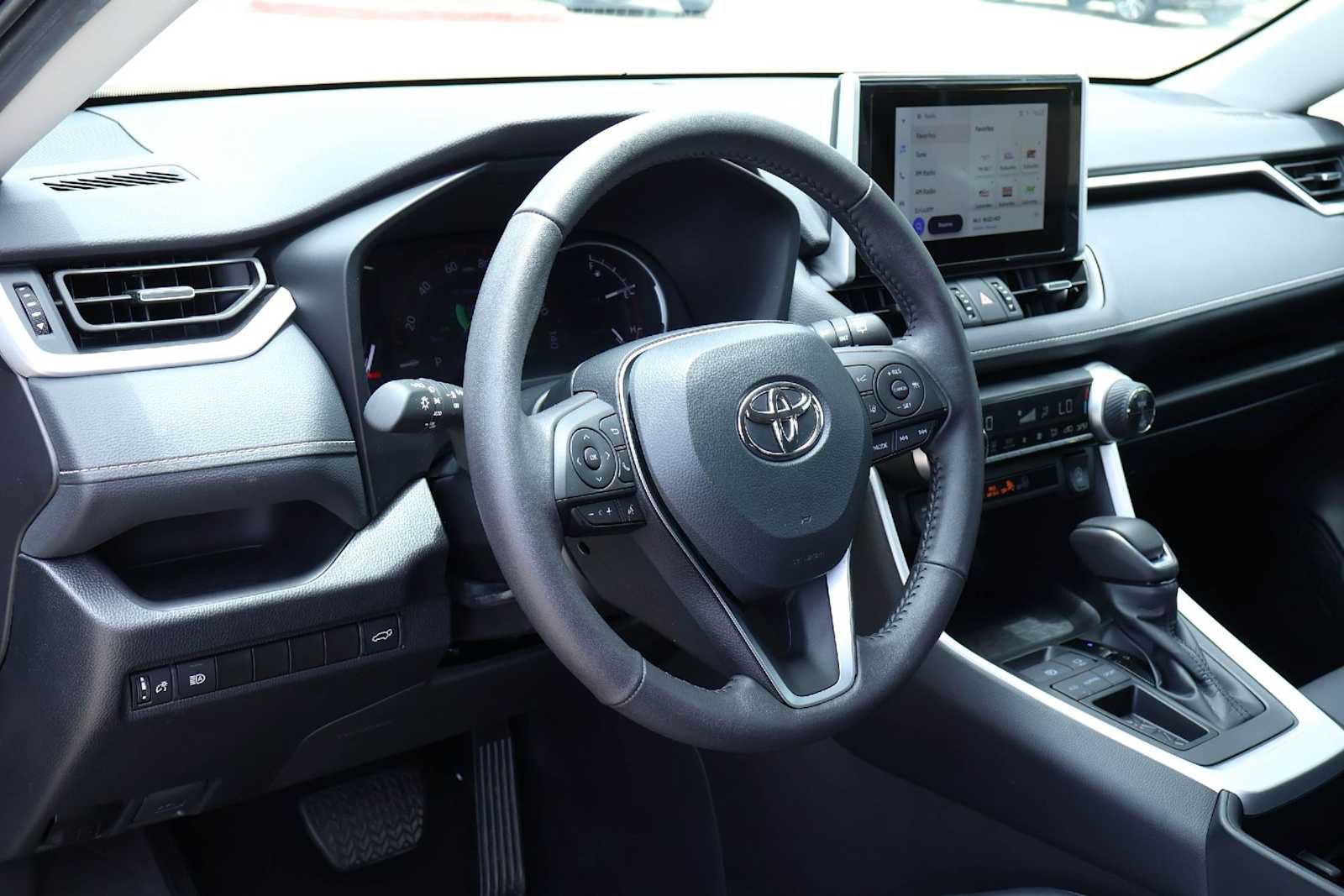 Used 2023 Toyota RAV4 XLE Premium FWD image 2