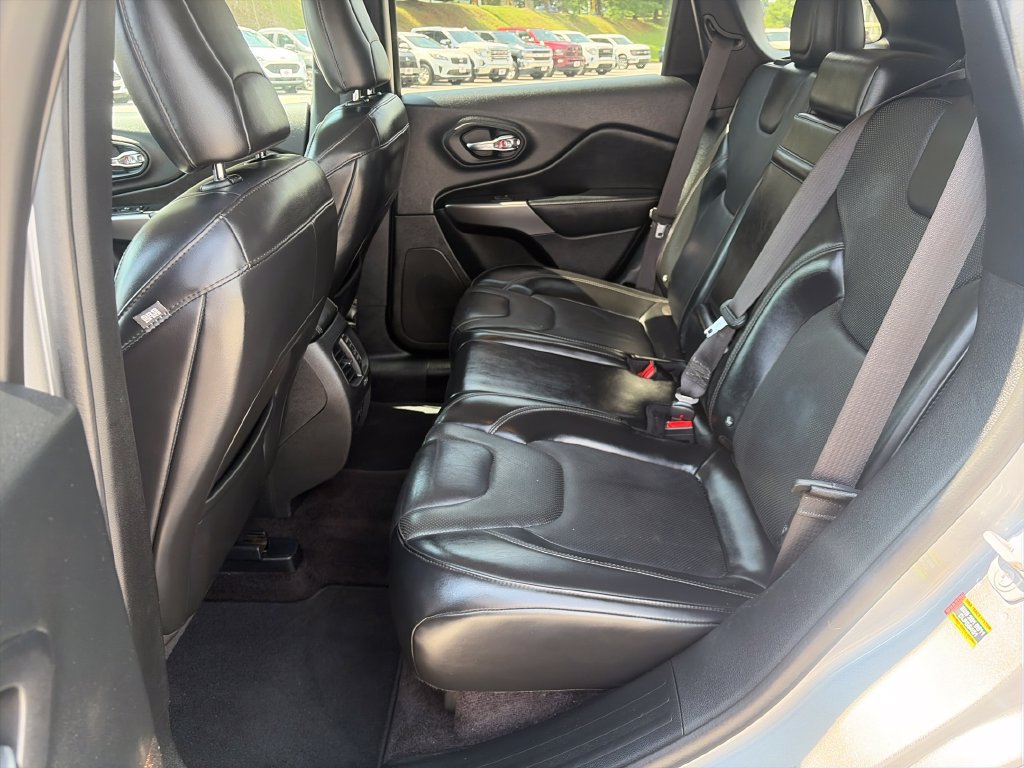 Used 2019 Jeep Cherokee Limited w/ Trailer Tow Group AWD/4WD image 24