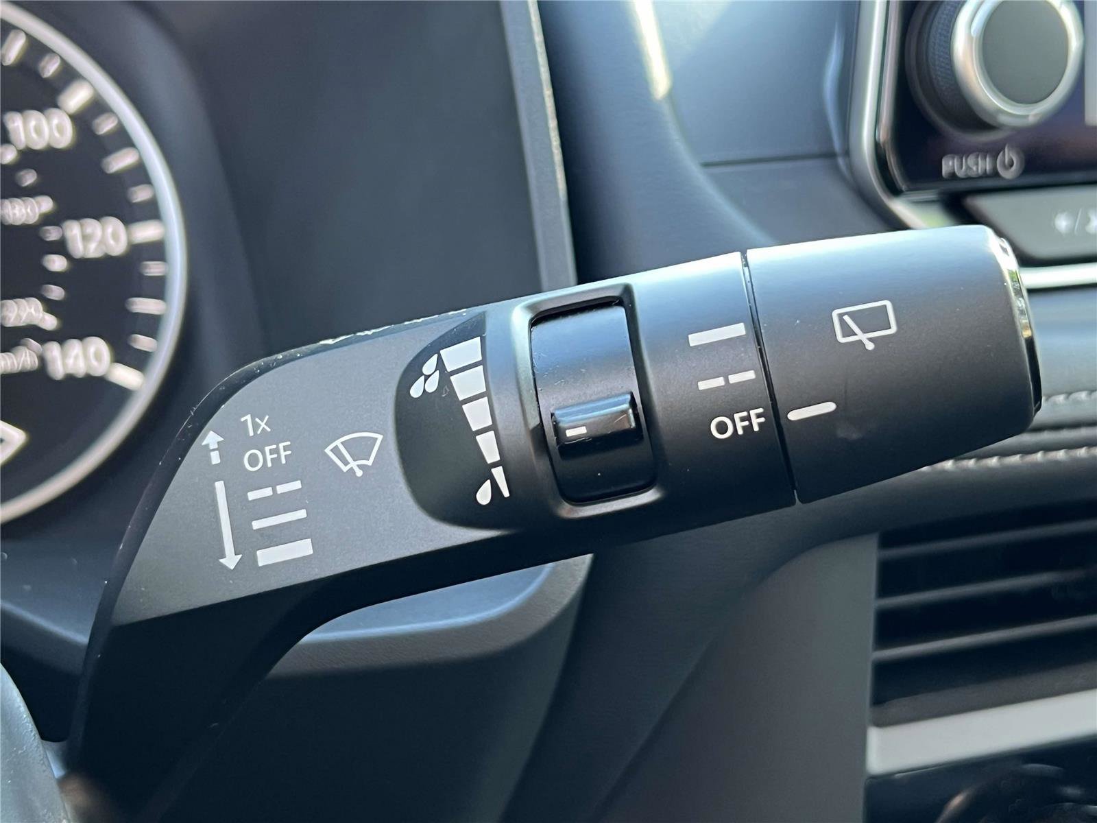 Used 2025 Nissan Rogue SV image 32