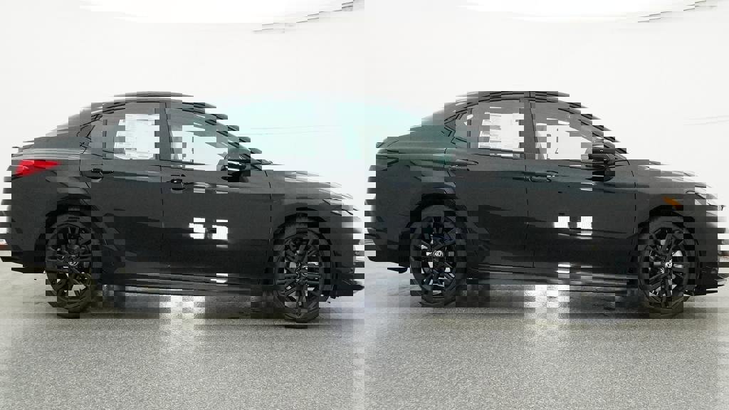 New 2026 Toyota Camry Hybrid FWD image 18