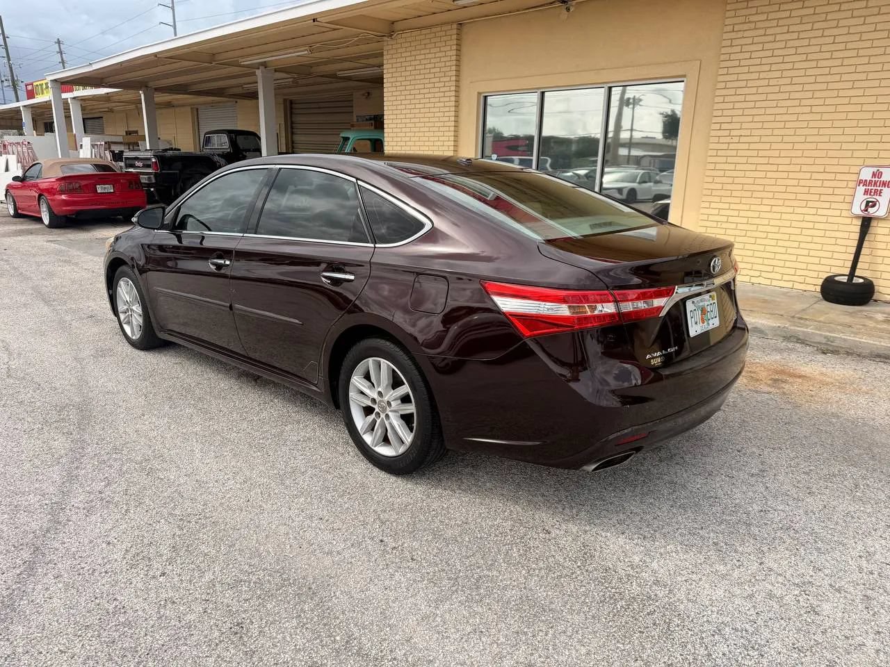 Used 2015 Toyota Avalon XLE FWD image 4