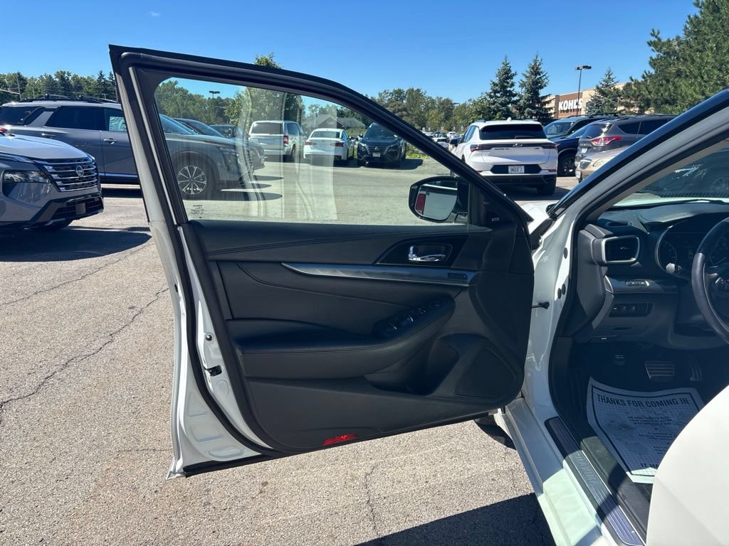 Used 2018 Nissan Maxima SR w/ Midnight Edition FWD image 15