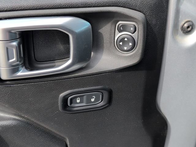 Used 2023 Jeep Gladiator Sport AWD/4WD image 16