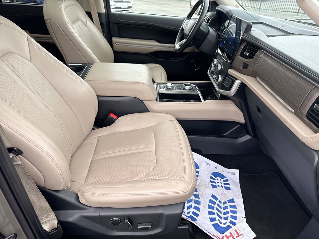 Used 2024 Ford Expedition Limited image 29