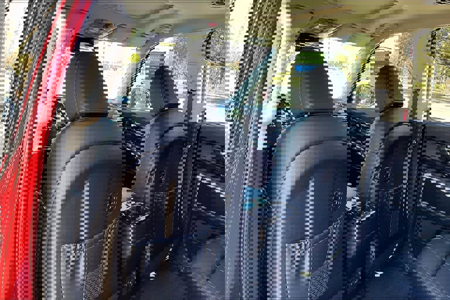 Used 2024 Kia Telluride EX w/ EX Captain's Chair Package image 12