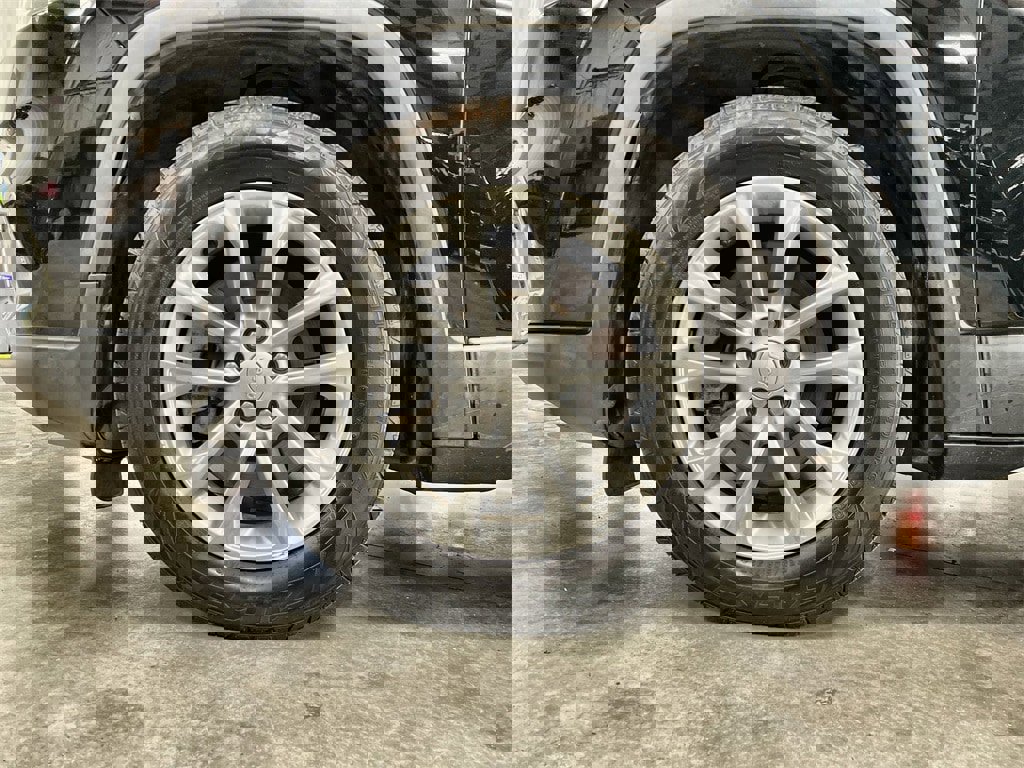 Used 2019 Jeep Cherokee Latitude w/ Popular Appearance Group image 11