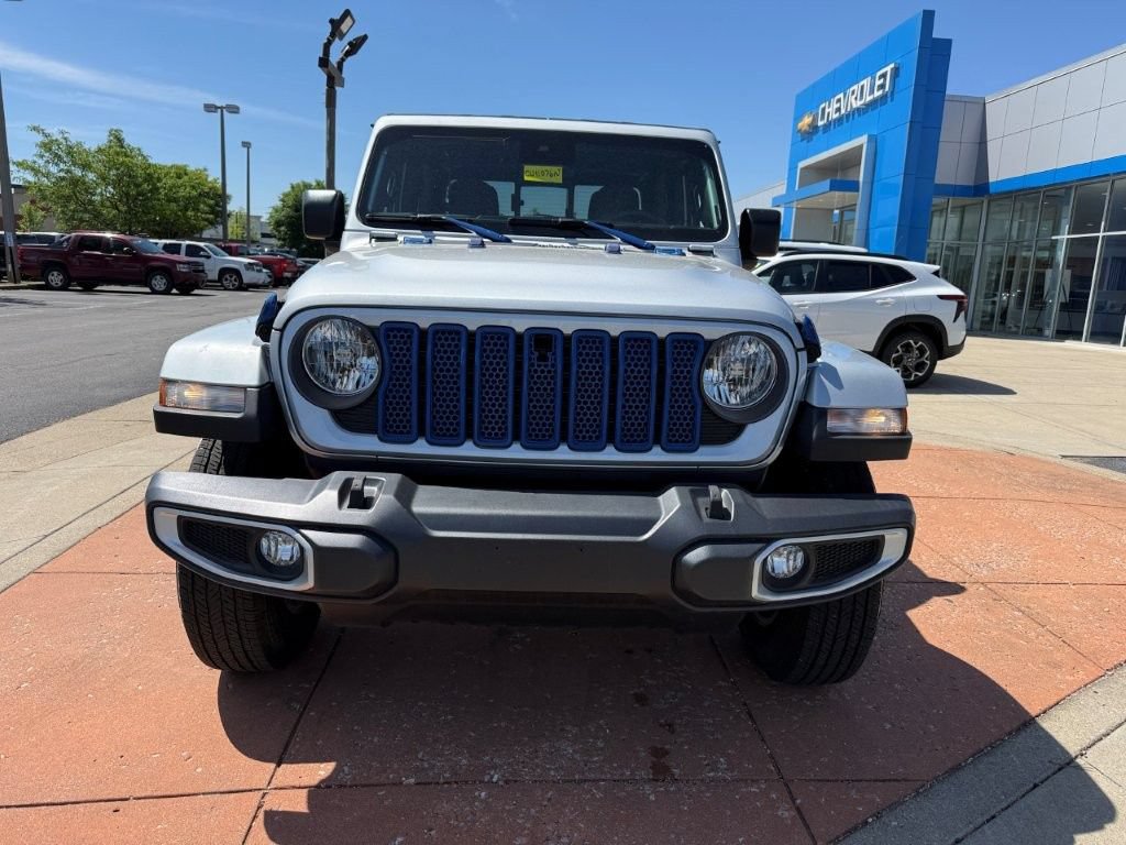 Used 2024 Jeep Gladiator Sport AWD/4WD image 2