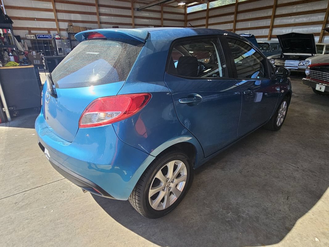 Used 2011 MAZDA MAZDA2 Touring FWD image 8