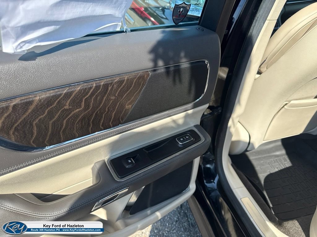 Used 2018 Lincoln Continental Premiere AWD/4WD image 33