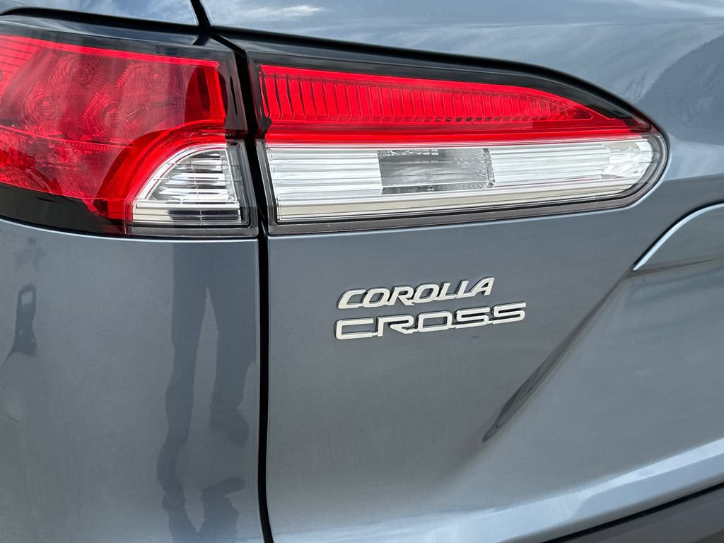 Used 2023 Toyota Corolla Cross LE AWD/4WD image 16