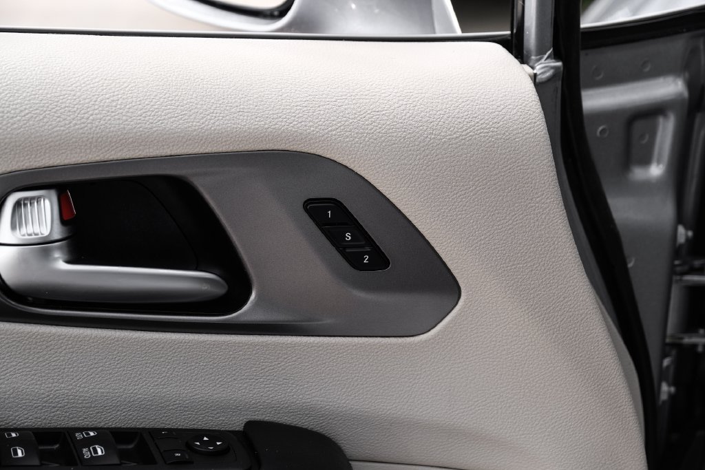 Used 2021 Chrysler Pacifica Touring-L FWD image 48