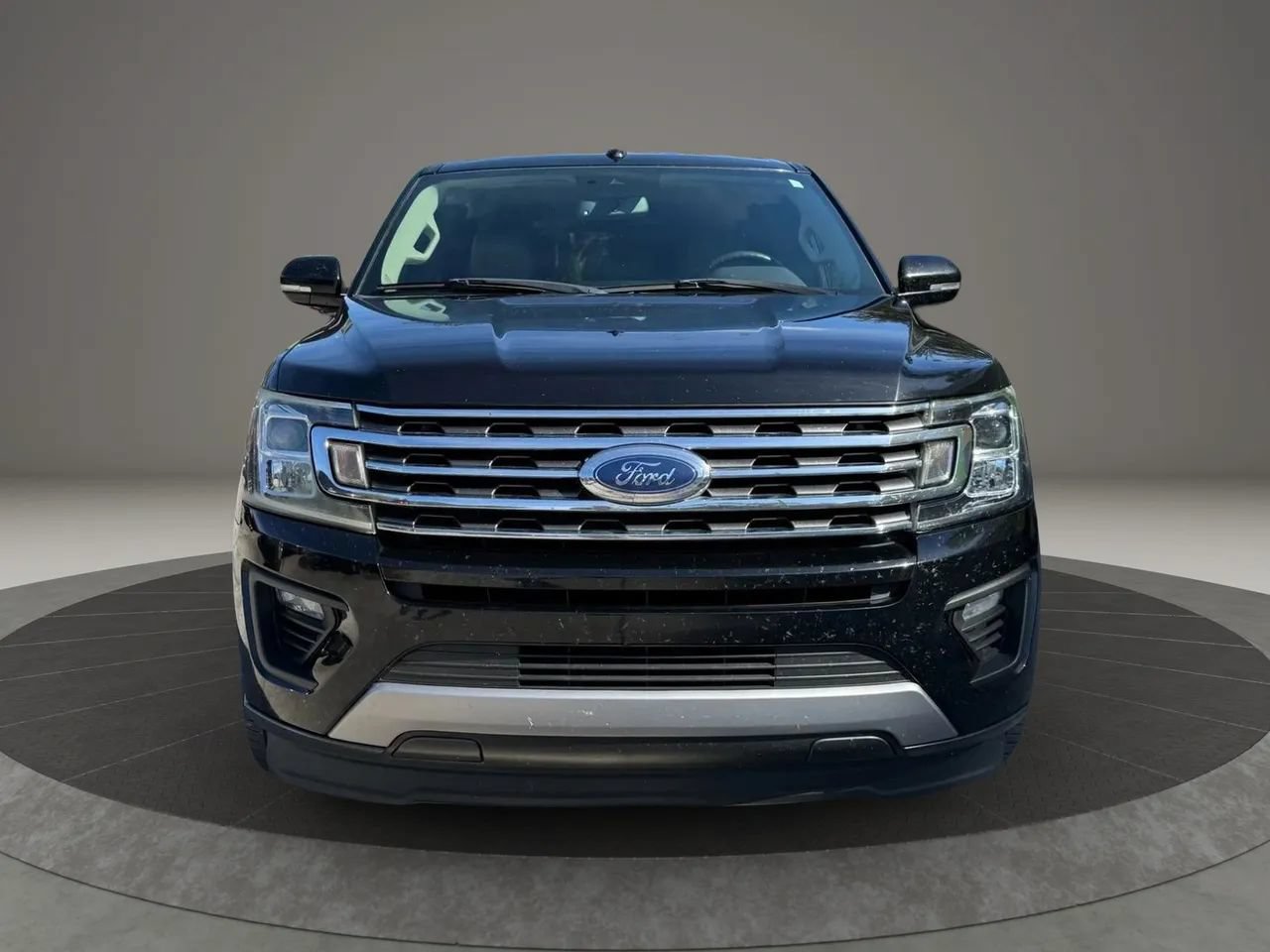 Used 2018 Ford Expedition XLT w/ Equipment Group 202A RWD image 2