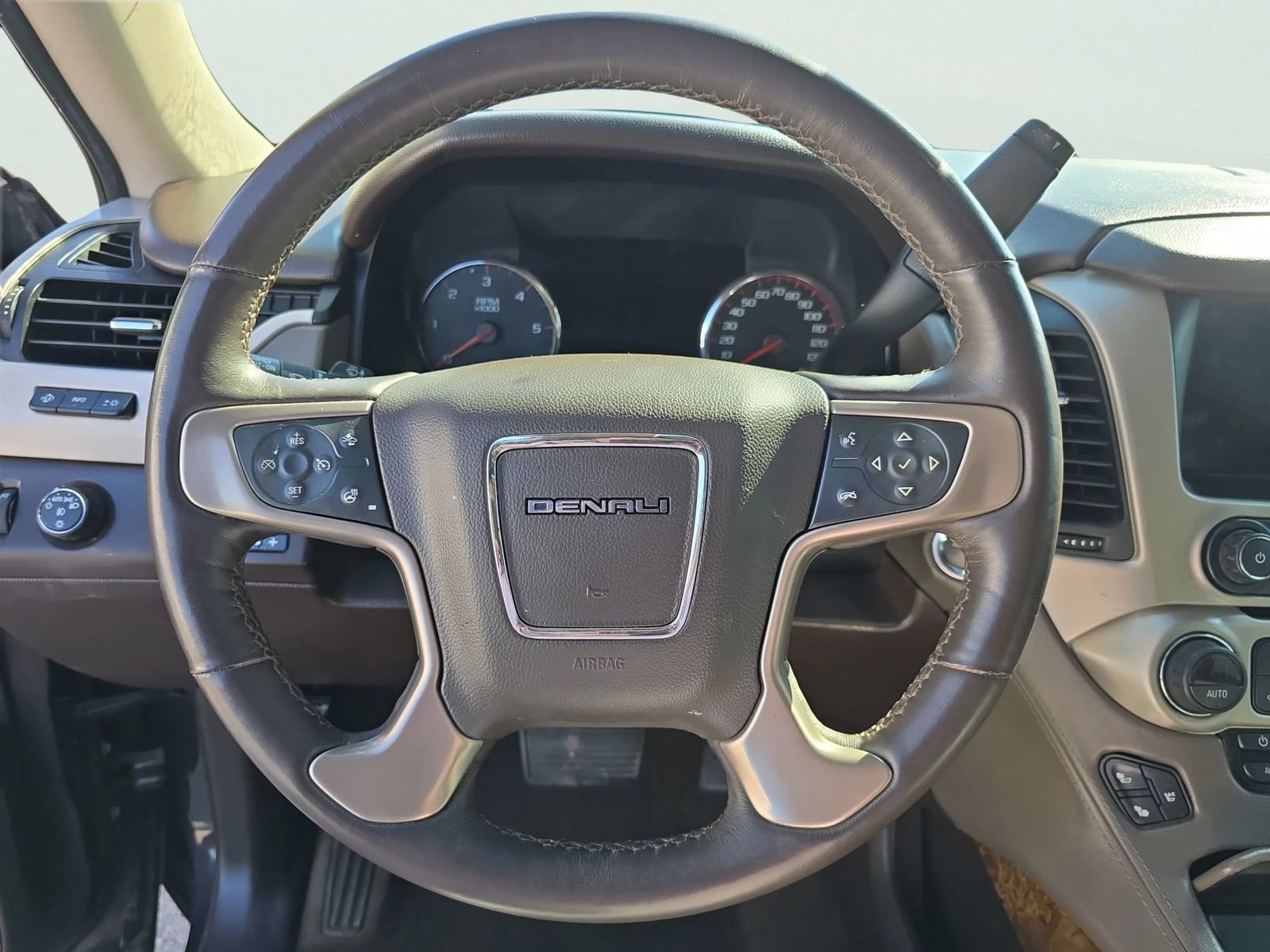 Used 2016 GMC Yukon Denali w/ Open Road Package RWD image 16
