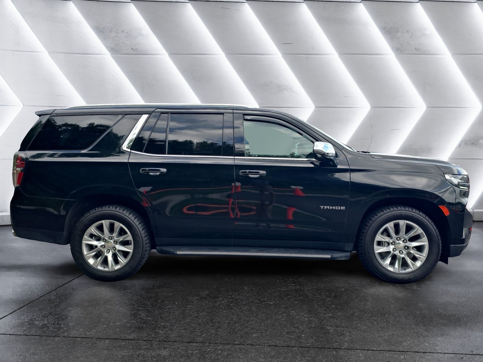 Used 2021 Chevrolet Tahoe Premier w/ Premium Package AWD/4WD image 6