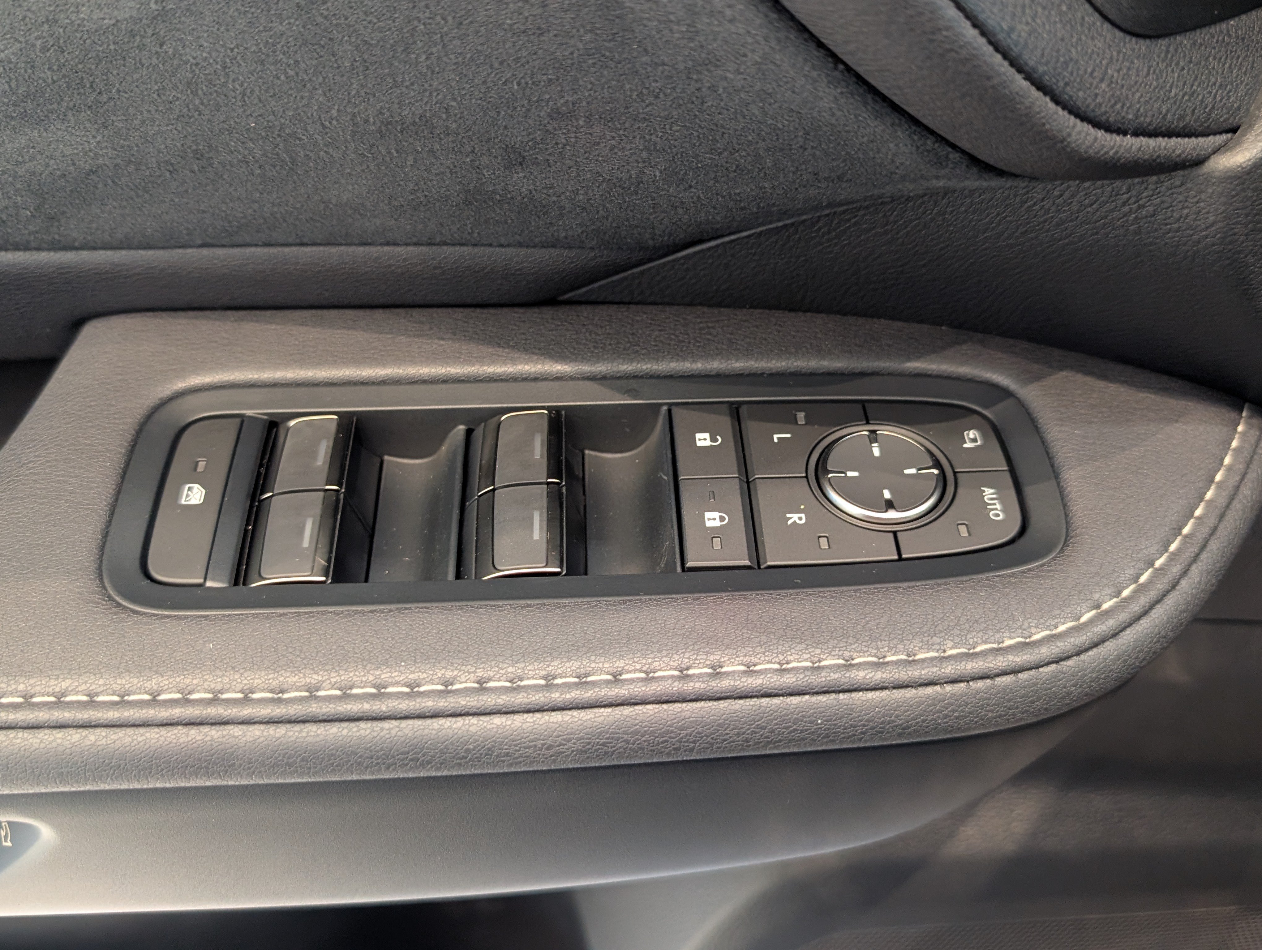 New 2026 Lexus TX 500h AWD w/ Technology Package image 18
