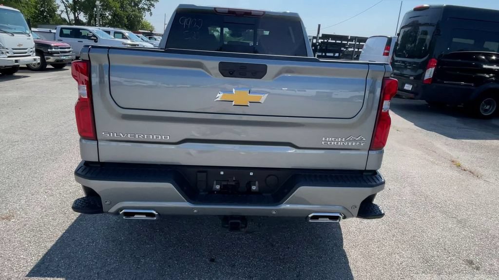 New 2026 Chevrolet Silverado 1500 High Country AWD/4WD image 9