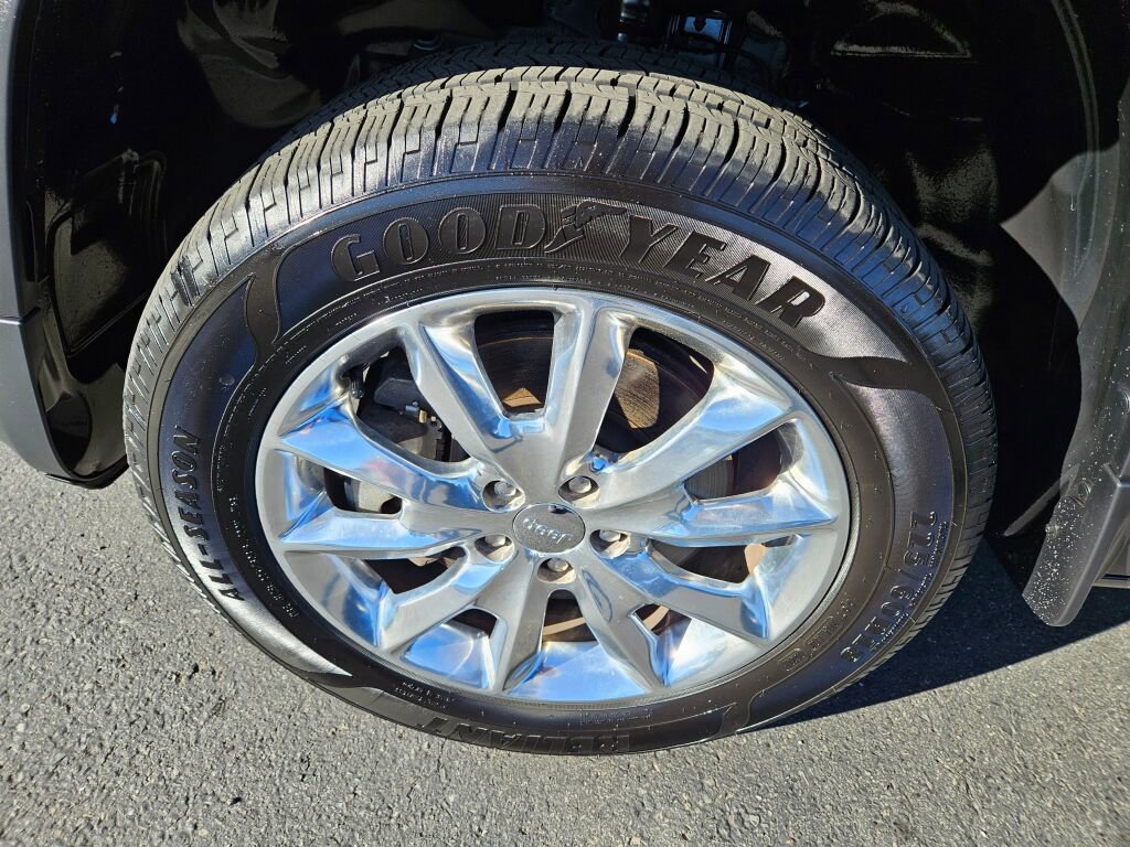 Used 2015 Jeep Cherokee Limited w/ Luxury Group image 6