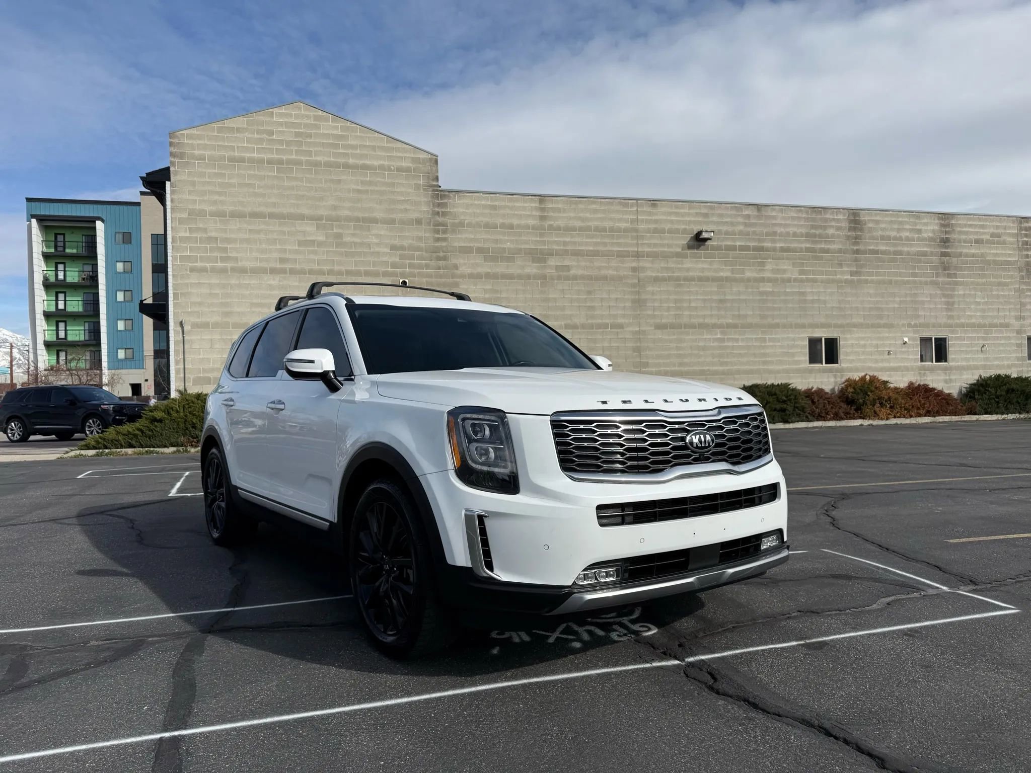 Used 2020 Kia Telluride SX w/ SX Prestige Package image 3