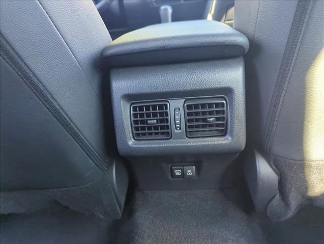 Used 2025 Toyota Camry SE image 21