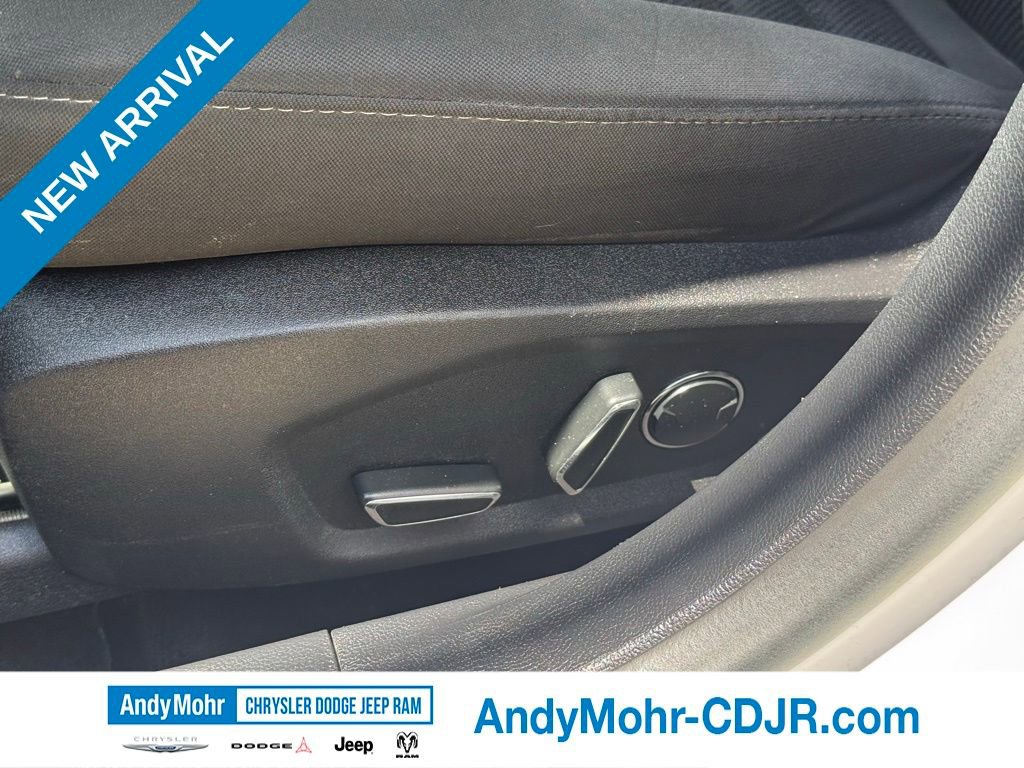 Used 2017 Ford Fusion SE w/ Fusion SE Technology Package FWD image 15