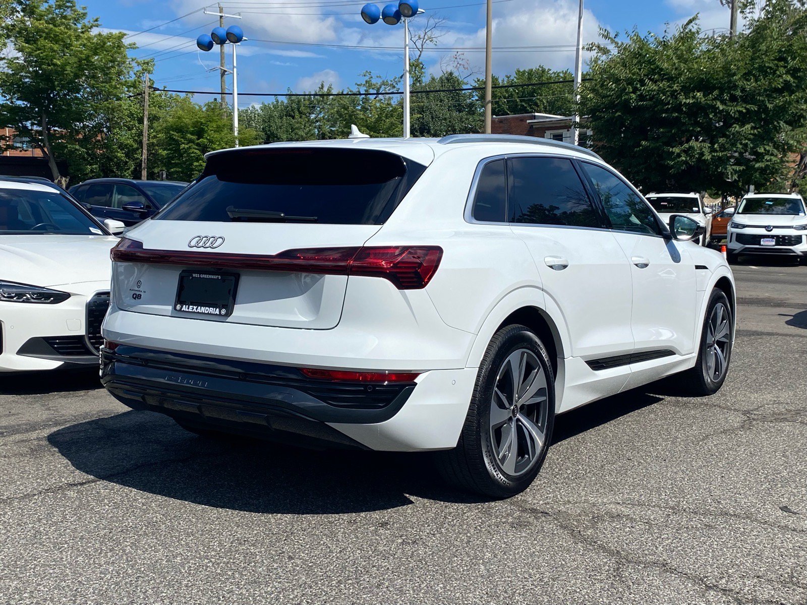 Used 2024 Audi Q8 e-tron Premium Plus w/ Premium Plus Package AWD/4WD image 3