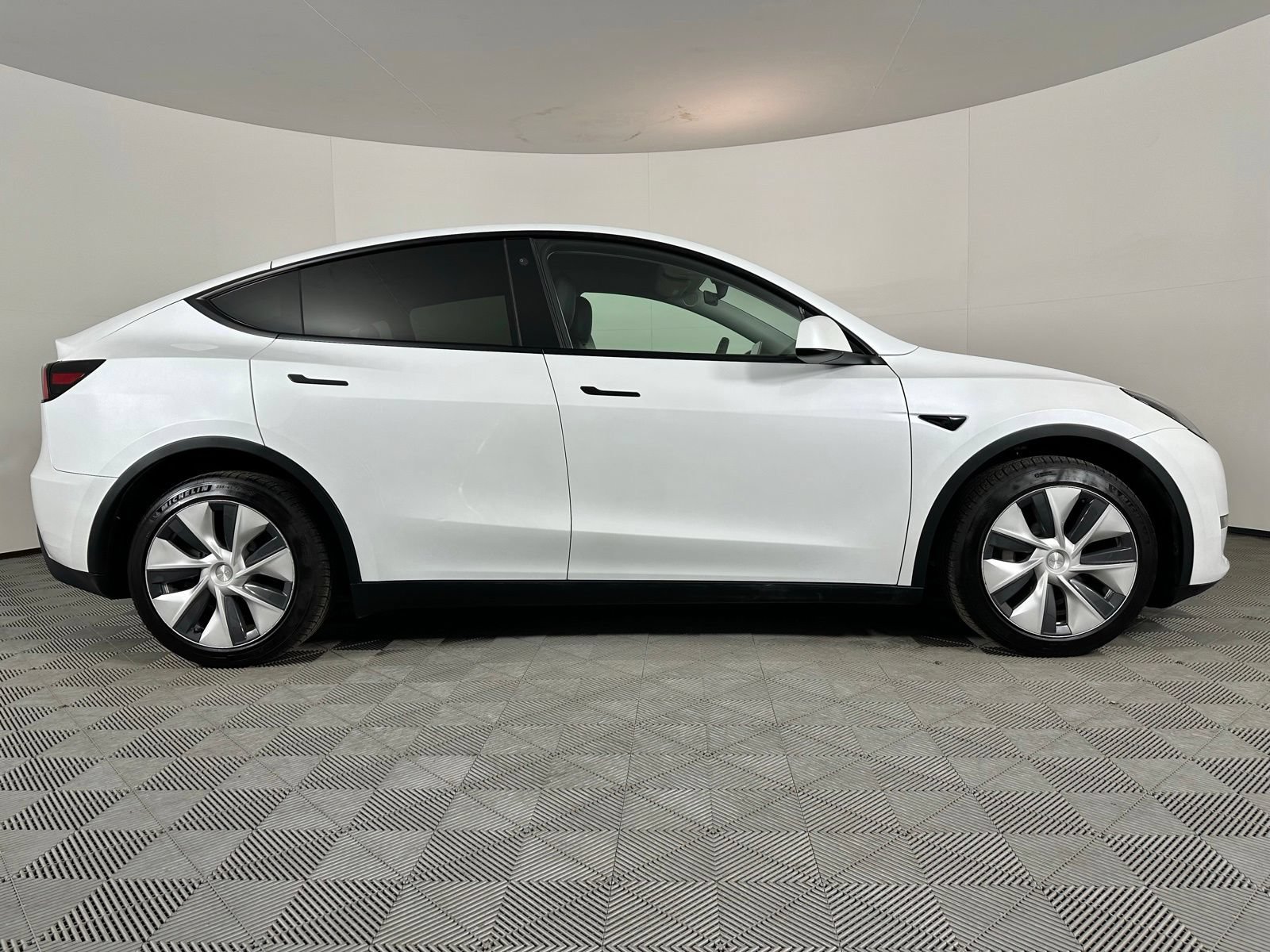 Used 2023 Tesla Model Y Long Range AWD/4WD image 12