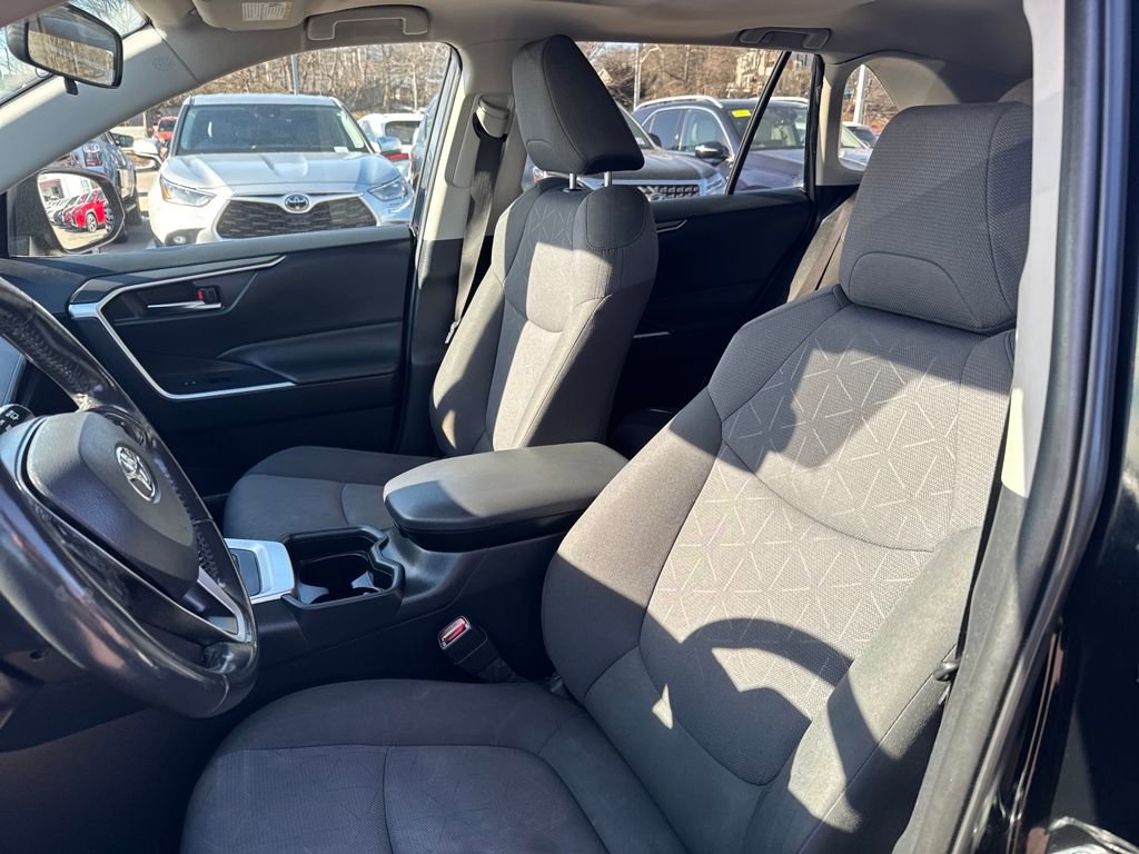 Used 2019 Toyota RAV4 XLE w/ Convenience Package image 16