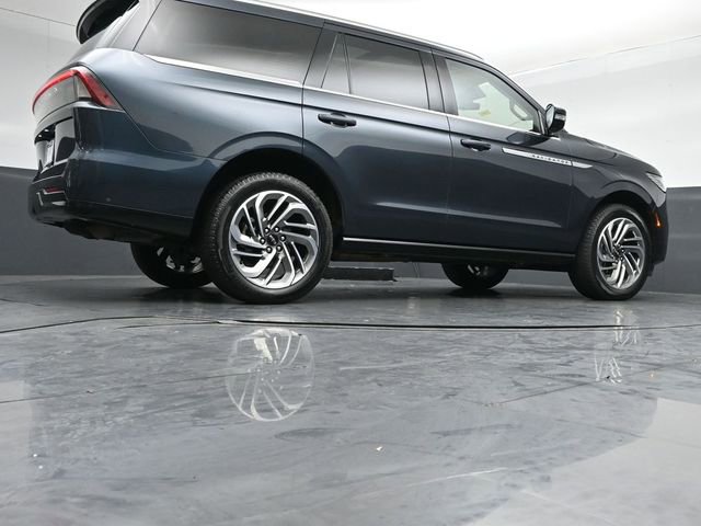 Certified 2025 Lincoln Navigator Reserve AWD/4WD image 47