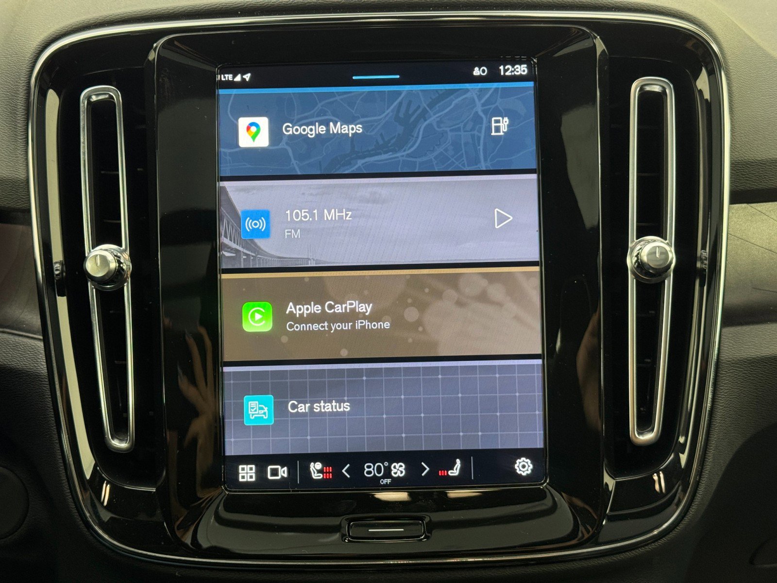 Used 2024 Volvo XC40 Recharge Plus w/ Protection Package Premier image 26