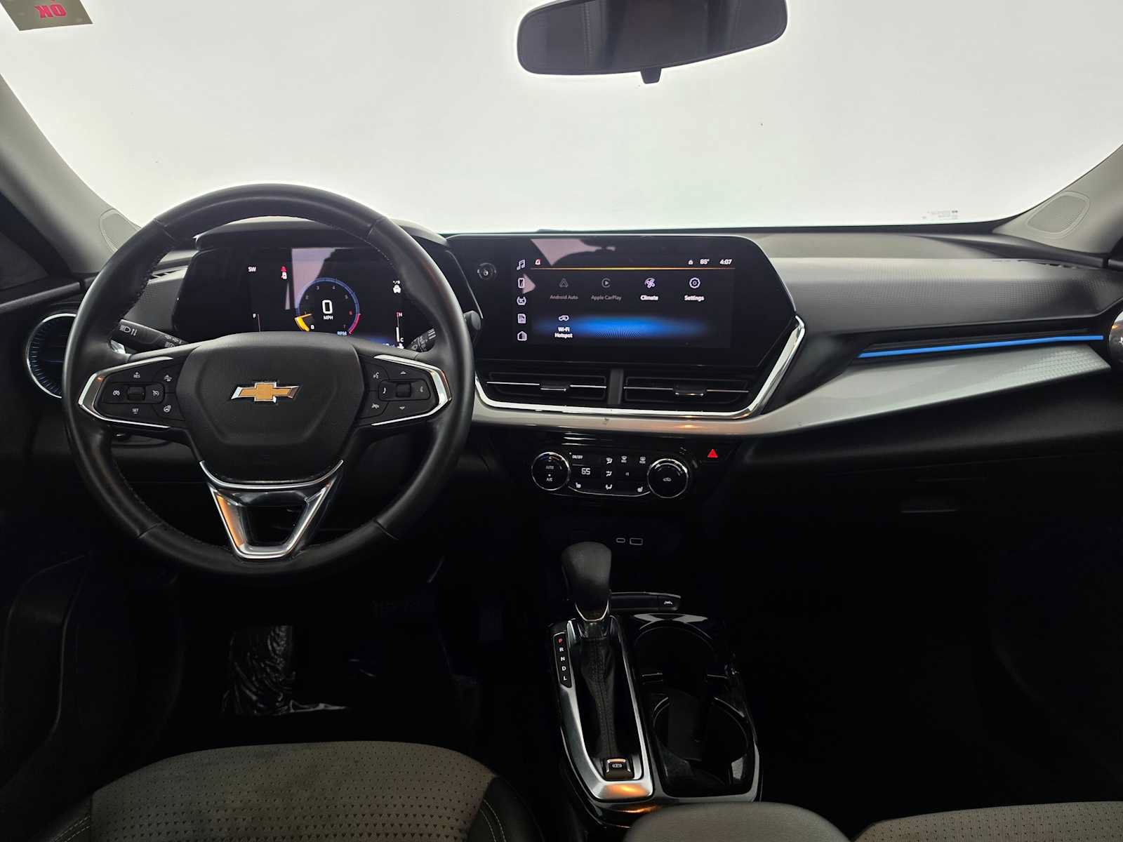 Used 2025 Chevrolet Trax LT w/ Driver Confidence Package FWD image 18
