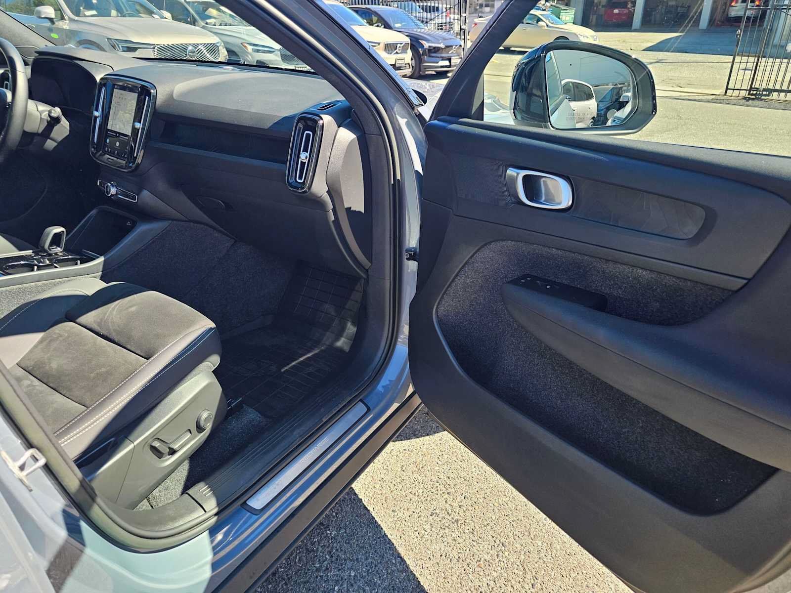 Used 2023 Volvo XC40 Recharge Plus w/ Protection Package Premier AWD/4WD image 10