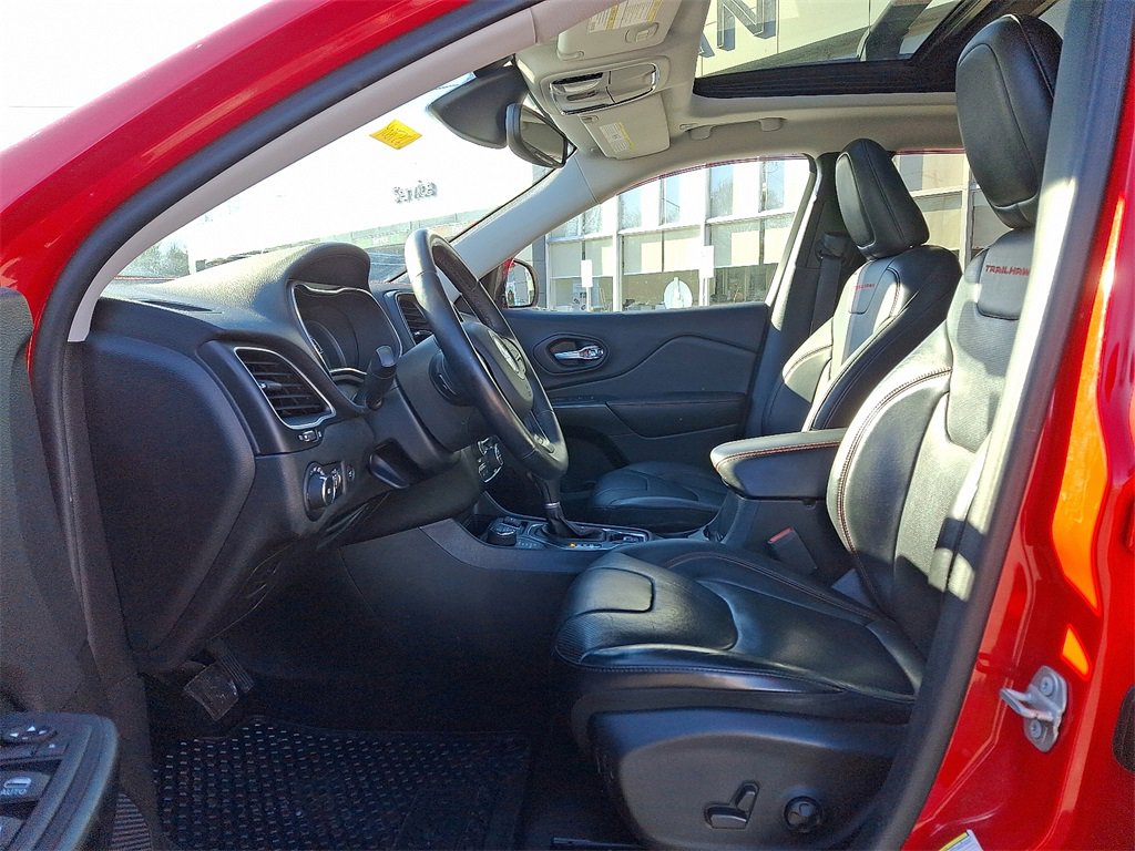 Used 2019 Jeep Cherokee Trailhawk image 13