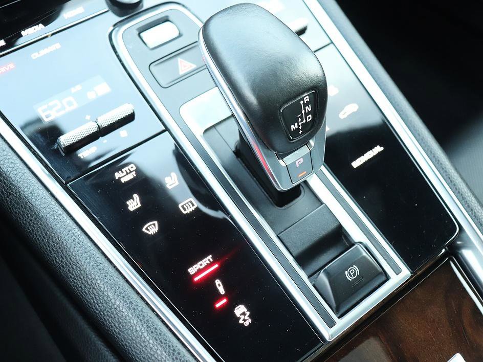 Used 2017 Porsche Panamera 4 image 37