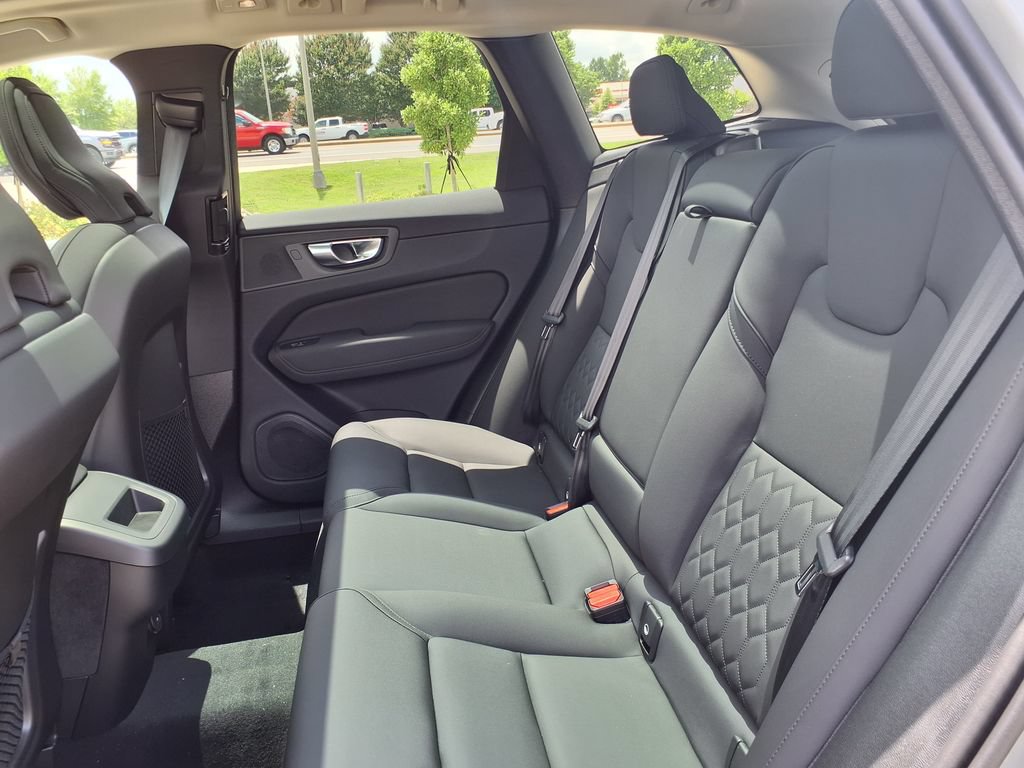 New 2026 Volvo XC60 B5 Core AWD/4WD image 16