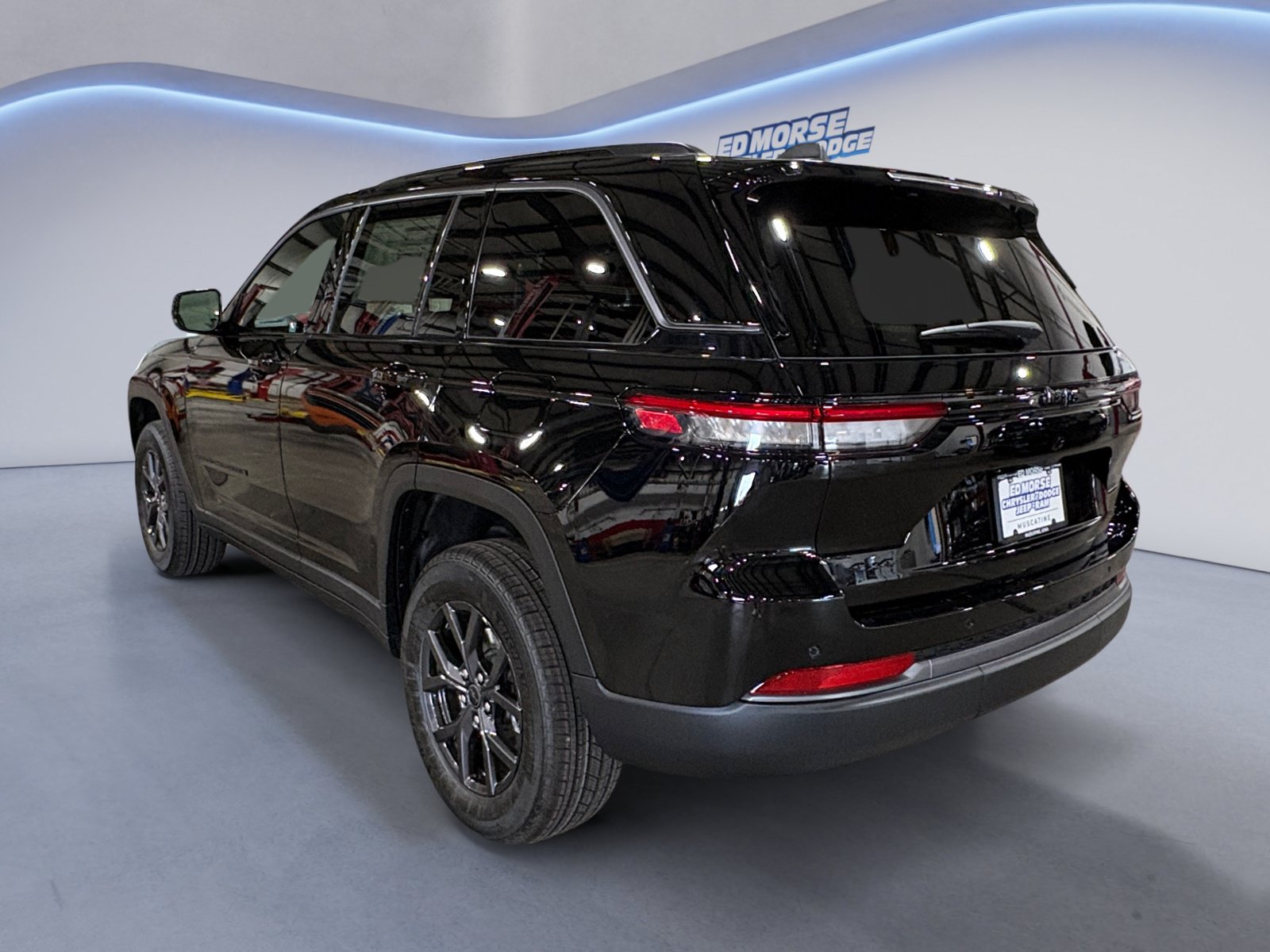 New 2027 Jeep Grand Cherokee Altitude AWD/4WD image 3