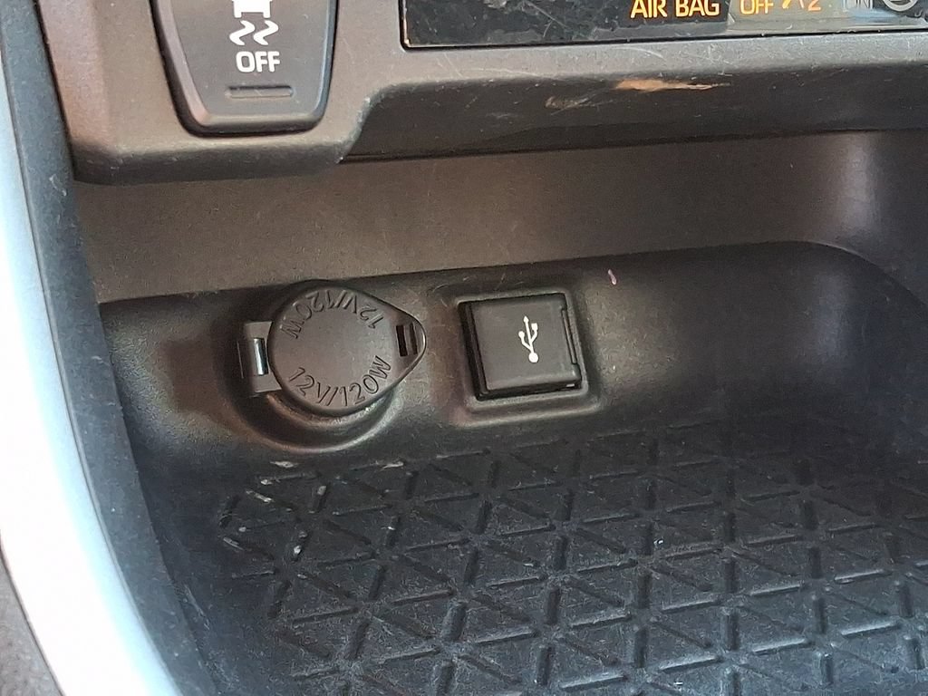 Certified 2021 Toyota RAV4 LE AWD/4WD image 18