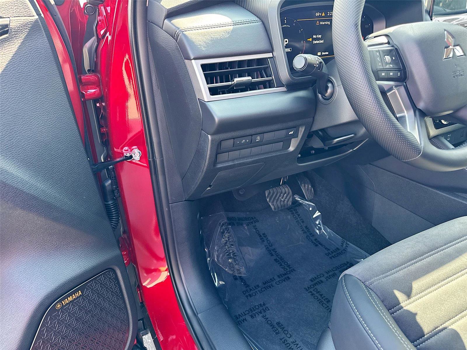 New 2026 Mitsubishi Outlander SE image 7